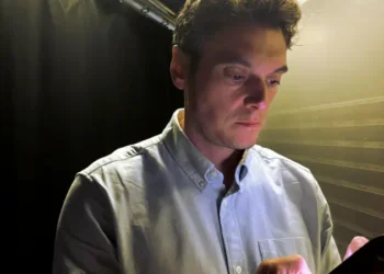 Waligaa uma baahan doontid in aad shaqayso’ dembiilayaal lacag ku siiyay wariye si ay u jabsadaan BBC-da