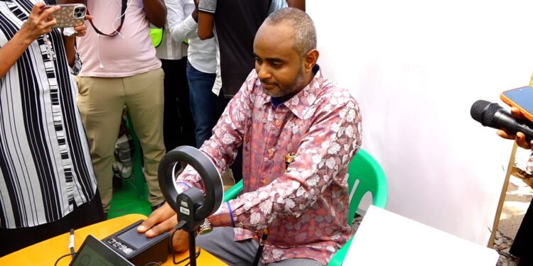 Wasiir Jaamac oo isku diiwaan galiyay doorashooyinka tooska ah.