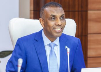 DEG DEG:-Raisul Wasaare Xamsa Cabdi Barre oo sameeyay Xil ka qaadis iyo magacaabis.