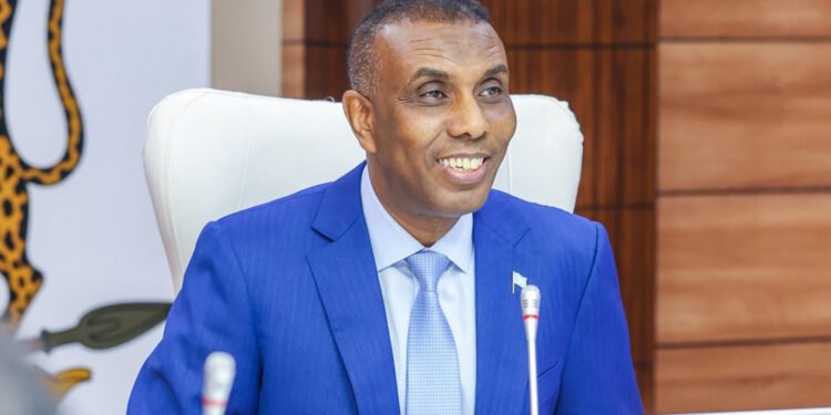 DEG DEG:-Raisul Wasaare Xamsa Cabdi Barre oo sameeyay Xil ka qaadis iyo magacaabis.