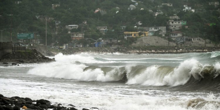 Duufaanta Melissa oo Gilgishay Jamaica iyo dalal ku Yaalla Kariibiyaanka.