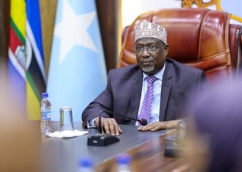 Kulanka Gudoomiye Aadan Madoobe iyo Xildhibaanada cusub ee Baarlamaanka Bariga Afrika