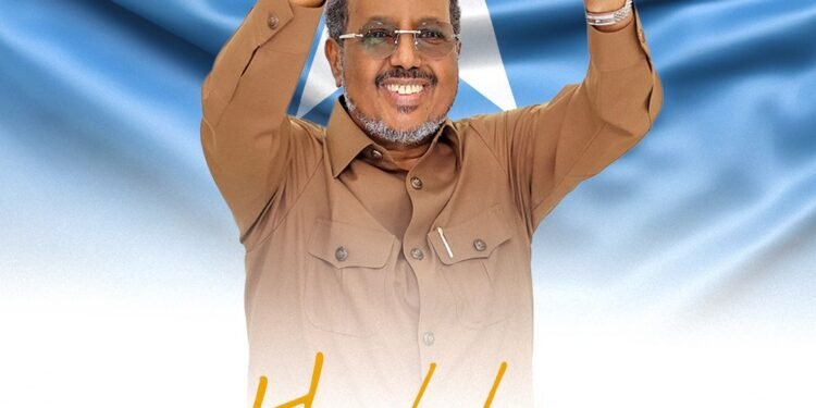 Madaxweyne Xasan Sheekh Maxamuud oo Shacabka Soomaaliyeed ugu hambalyeeyay munaasabadda Maalinta Calanka.