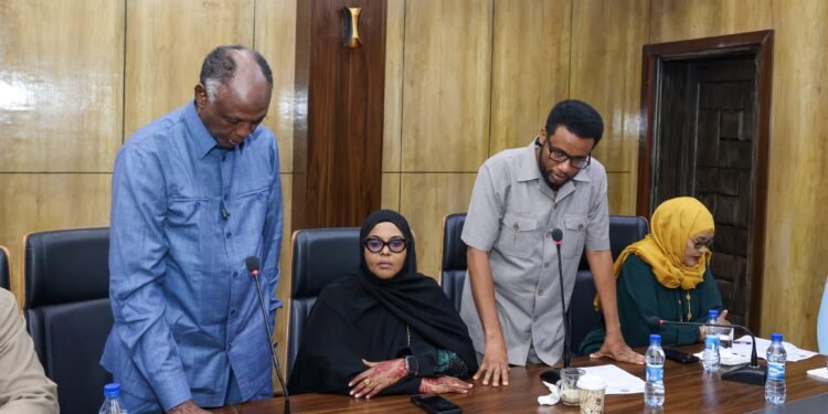 Wasiirka cusub ee Wasaaradda Shaqada & Arrimaha bulshada oo la dhaariyay.