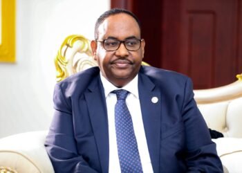 Madaxweyne Deni oo kala diray Maxkamada Ciidamada Puntland