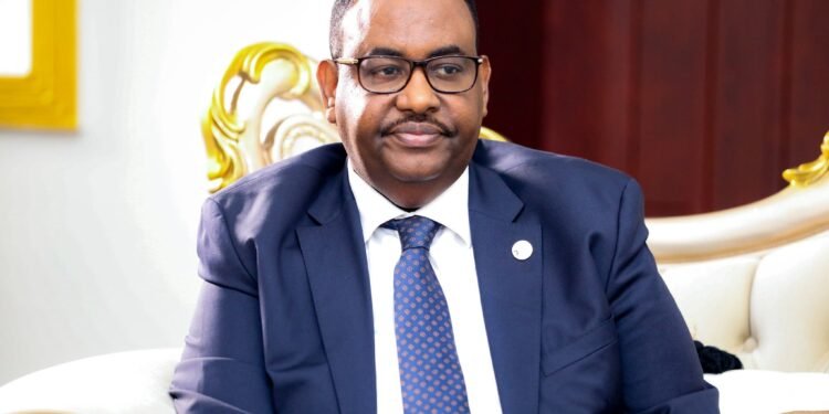 Madaxweyne Deni oo kala diray Maxkamada Ciidamada Puntland