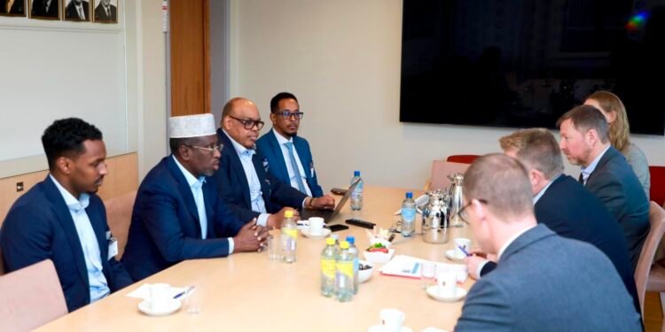 Kulanka Sheekh Shariif iyo Xog-hayaha Arrimaha Dibadda ee dalka Norway.