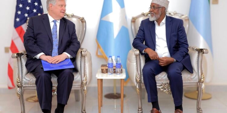Maxey ka wada hadleen Madaxweyne Axmed Madoobe iyo Safiirka Mareykanka ee Soomaaliya?