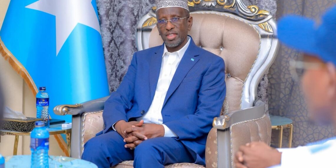 Sheekh Shariif oo magaalada Kismaayo kula kulmay Dhalinyaro