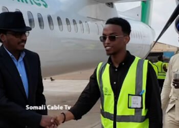 Xubno kamid ah mucaaradka iyo Suxufiyiin oo gaaray Kismaayo.