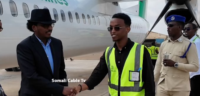 Xubno kamid ah mucaaradka iyo Suxufiyiin oo gaaray Kismaayo.