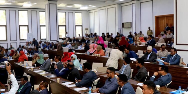 Gudoonka Baarlamaanka oo war kasoo saaray dooda Dastuurka