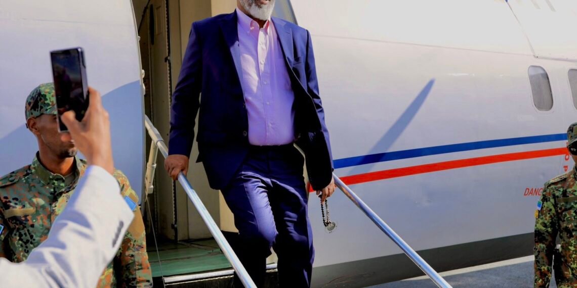 Sidee Muqdisho loogu soo dhaweeyay Madaxweyne Axmed Madoobe?