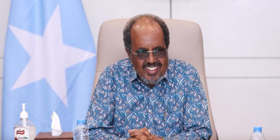 Madaxweyne Xasan Sheekh oo Shir Gudoomiyay kulan ka dhacay Baydhabo