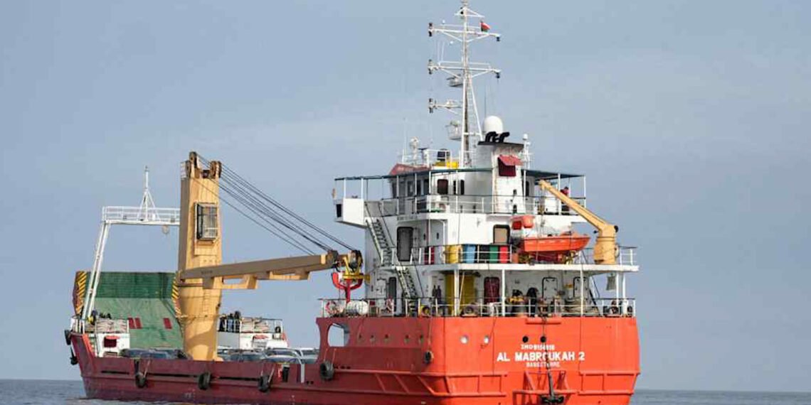 Iiraan oo ku hanjabtay inay carqaladeyn doonto isu-socodka maraakiibta Gacanka iyo Badda Cas