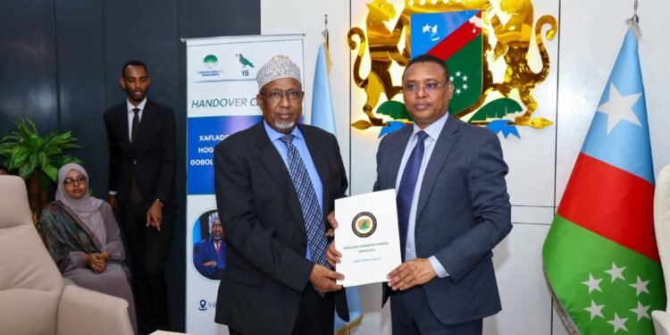Aadan Madoobe oo la wareegay hogaanka maamulka Koonfur Galbeed