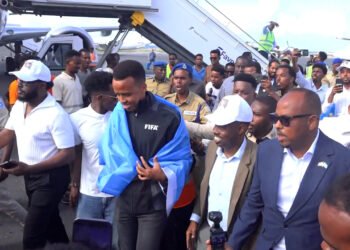 Garsoore Cumar Cartan oo si weyn loogu soo dhaweeyay Muqdisho
