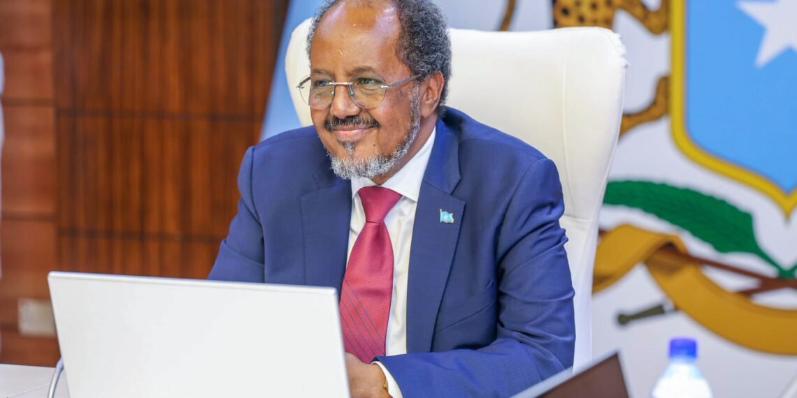 Madaxweyne Xasan Sheekh oo shir gudoomiyay kulanka Golaha Wasiiradda Soomaaliya.