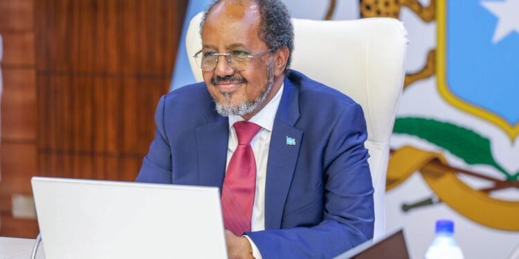 Madaxweyne Xasan Sheekh oo shir gudoomiyay kulanka Golaha Wasiiradda Soomaaliya.