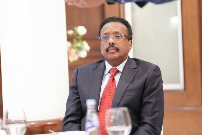 “Doorasho hal dhinac ah ayuu sameystay Xasan Sheekh”